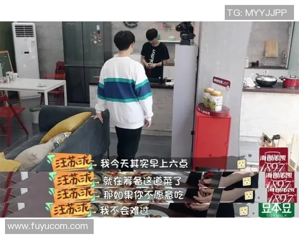 神似足球明星的搞笑唱歌表演引发观众狂笑不止的欢乐时刻